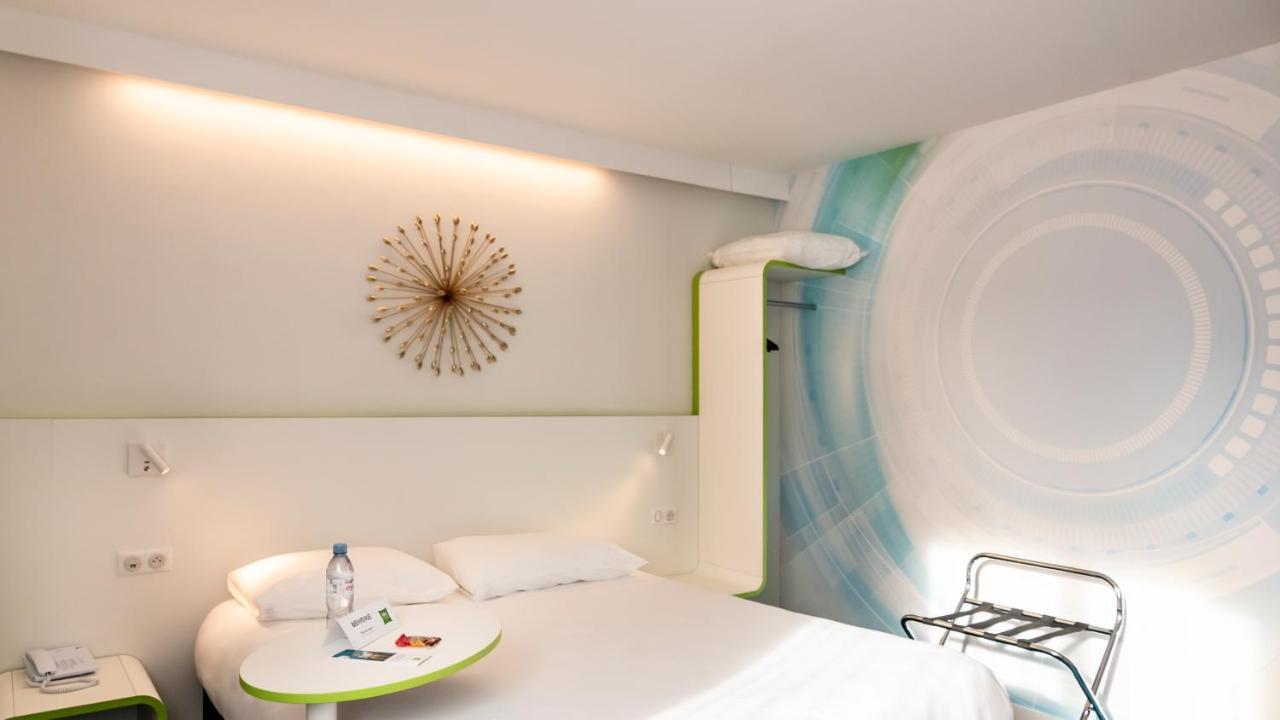 Hotel ibis Styles Fougeres Beaucé Exterior foto
