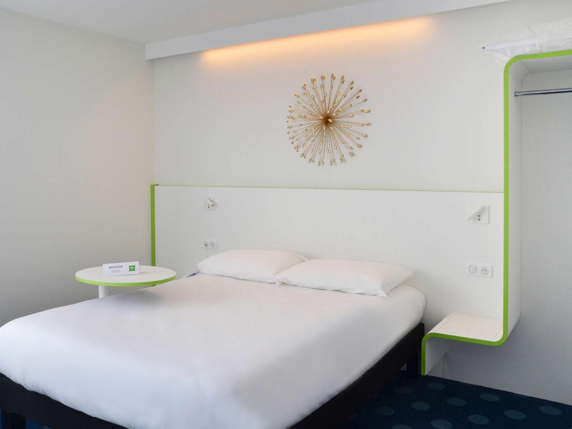 Hotel ibis Styles Fougeres Beaucé Exterior foto