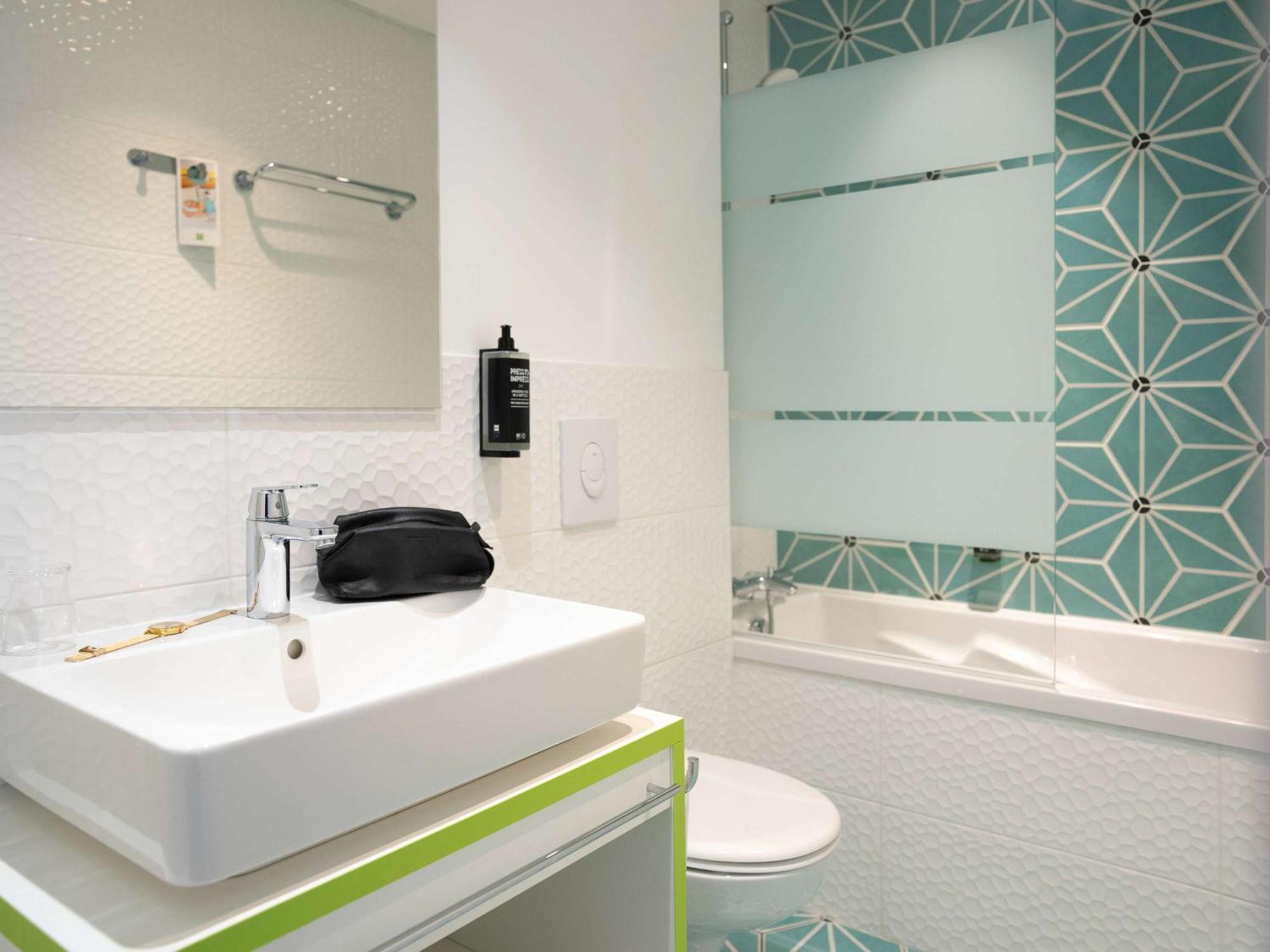 Hotel ibis Styles Fougeres Beaucé Exterior foto